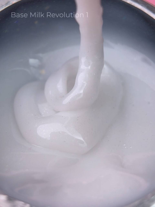 Камуфлююча база Milk Revolution 01, 15 мл