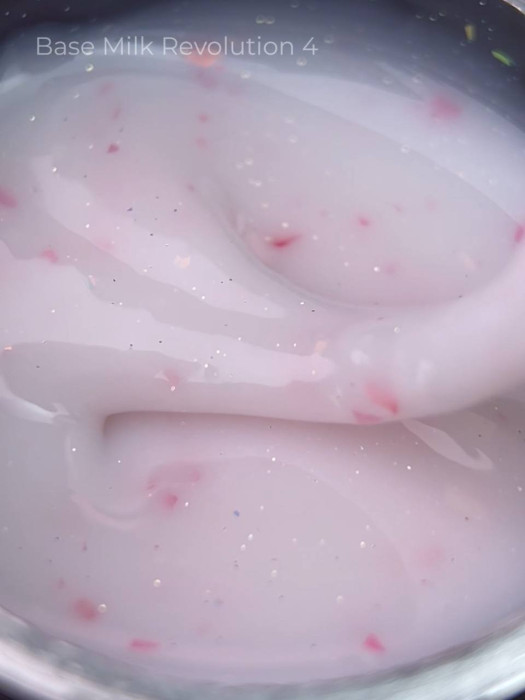 Камуфлююча база Milk Revolution 04, 15 мл