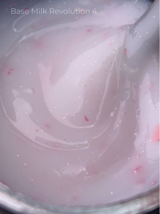 Камуфлююча база Milk Revolution 04, 15 мл