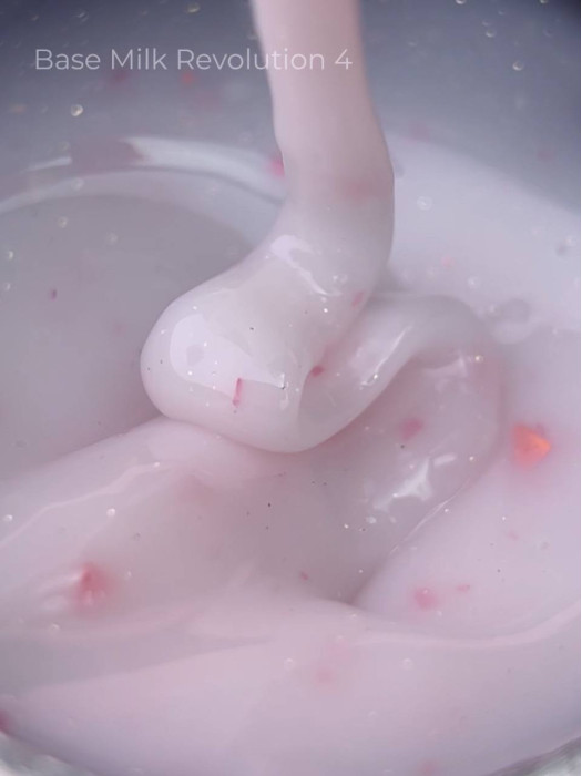 Камуфлююча база Milk Revolution 04, 15 мл