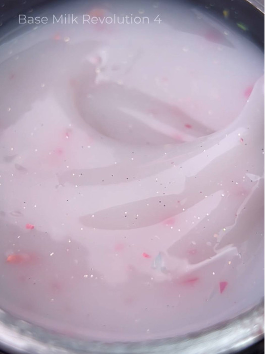 Камуфлююча база Milk Revolution 04, 15 мл