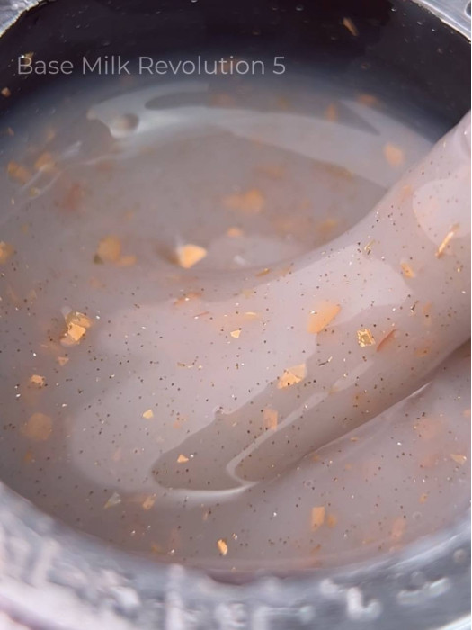 Камуфлююча база Milk Revolution 05, 15 мл