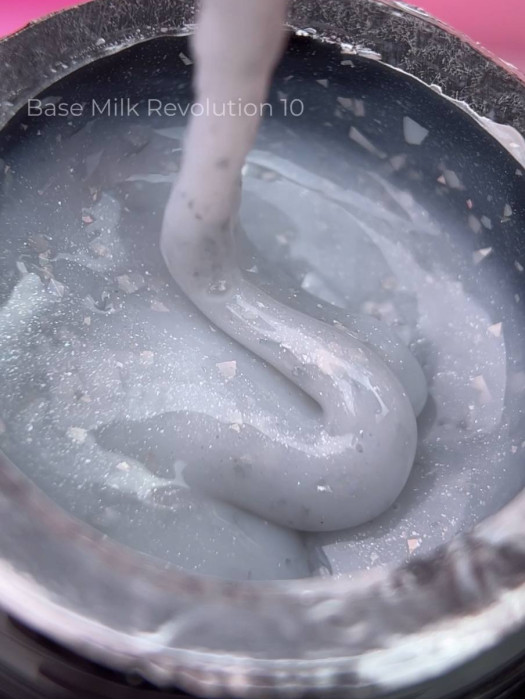 Камуфлююча база Milk Revolution 10, 15 мл