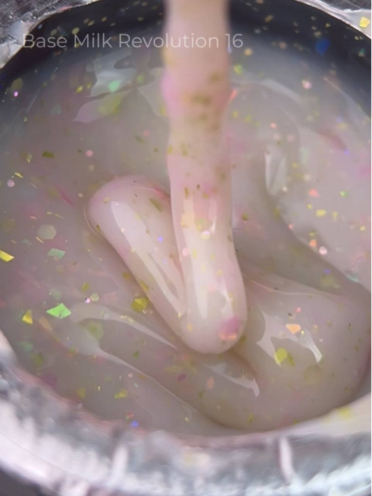 Камуфлююча база Milk Revolution 16, 15 мл