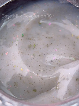 Камуфлююча база Milk Revolution 18, 15 мл