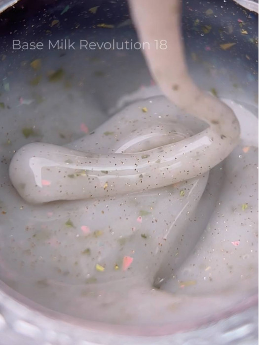 Камуфлююча база Milk Revolution 18, 15 мл