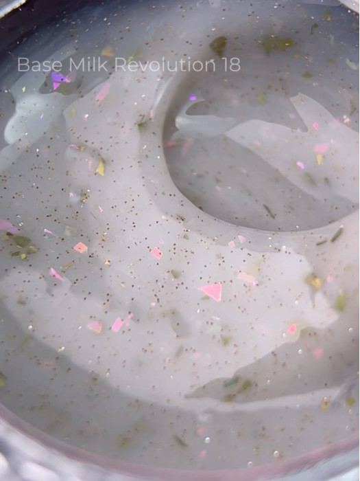 Камуфлююча база Milk Revolution 18, 15 мл