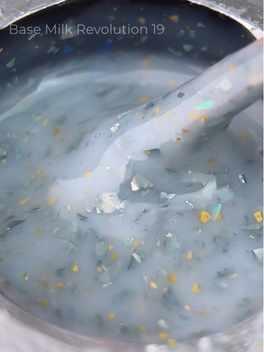 Камуфлююча база Milk Revolution 19, 15 мл