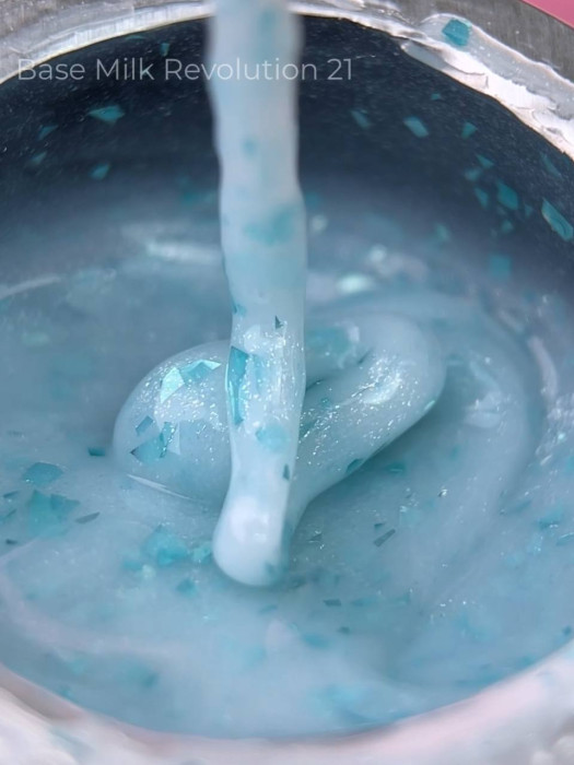 Камуфлююча база Milk Revolution 21, 15 мл