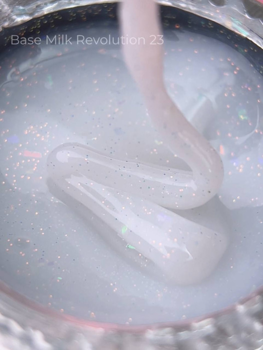 Камуфлююча база Milk Revolution 23, 15 мл