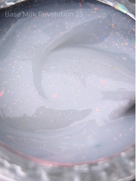 Камуфлююча база Milk Revolution 23, 15 мл