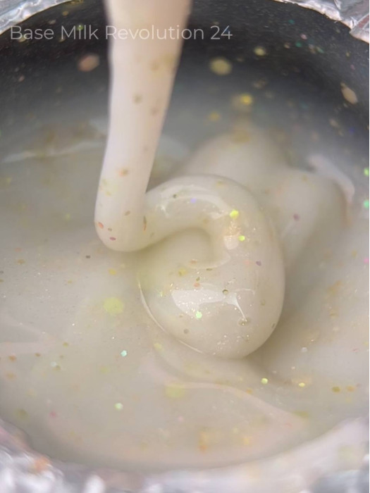 Камуфлююча база Milk Revolution 24, 15 мл