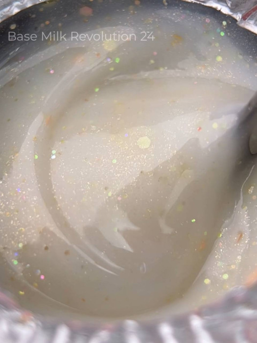 Камуфлююча база Milk Revolution 24, 15 мл