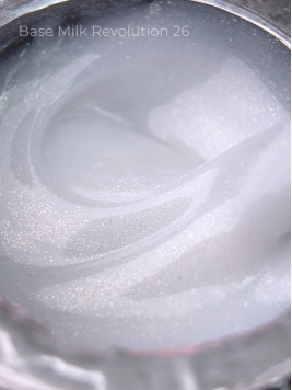 Камуфлююча база Milk Revolution 26, 15 мл