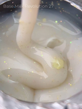 Камуфлююча база Milk Revolution 27, 15 мл