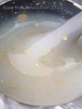 Камуфлююча база Milk Revolution 27, 15 мл